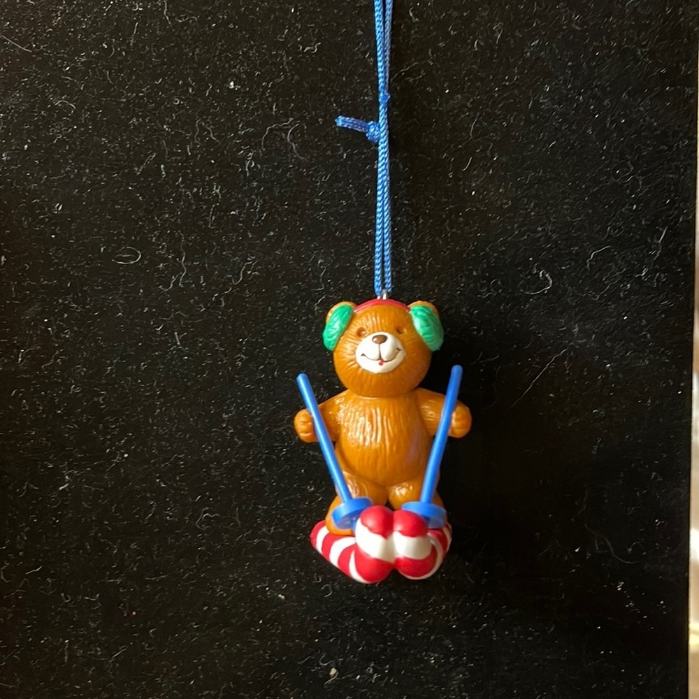Avon Vtg Collectible “Frosty Treats Ornament Bear” Ornament